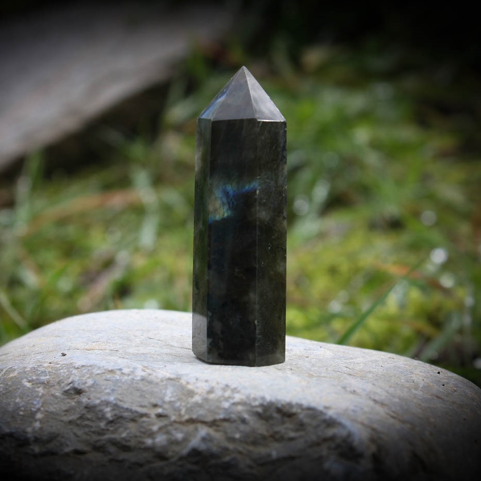 Pointe en pierre naturelle de labradorite (Obél - Boutique Creharmony